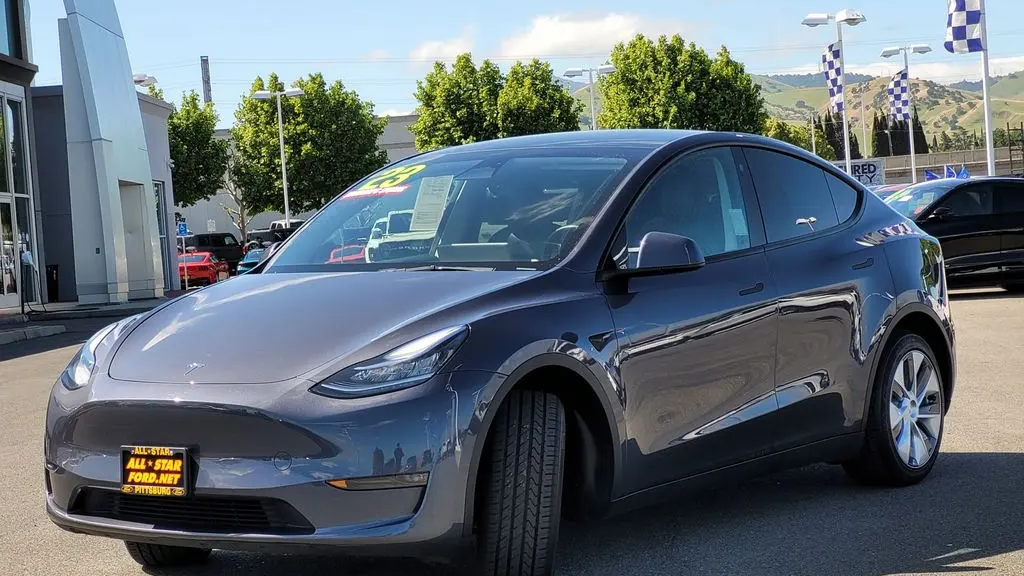 2023 Tesla Model Y Base