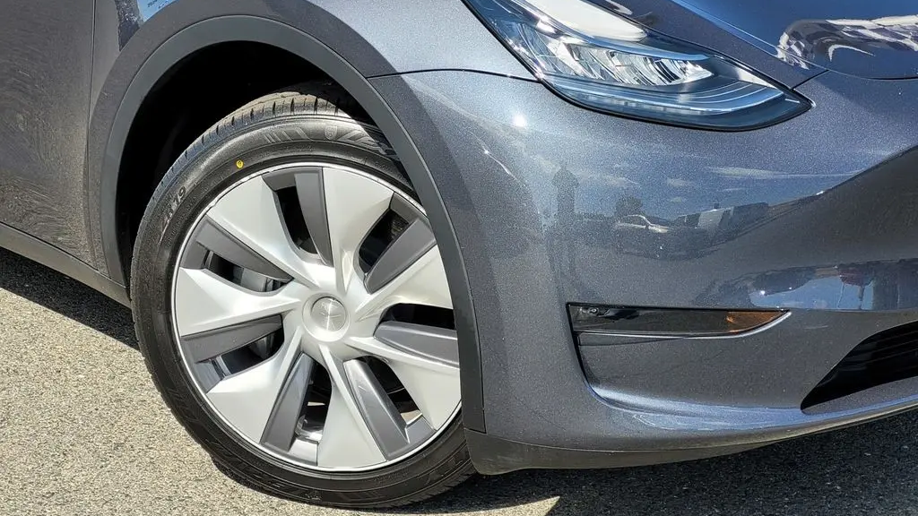 2023 Tesla Model Y Base