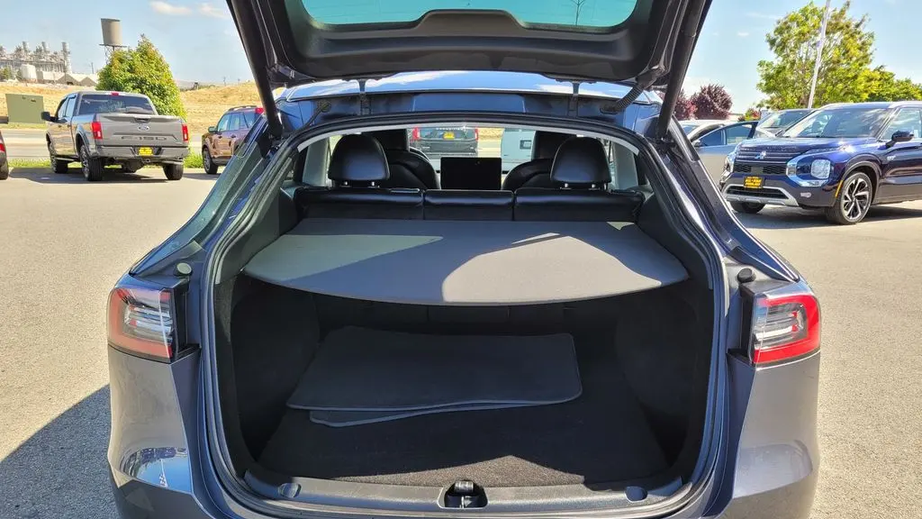 2023 Tesla Model Y Base