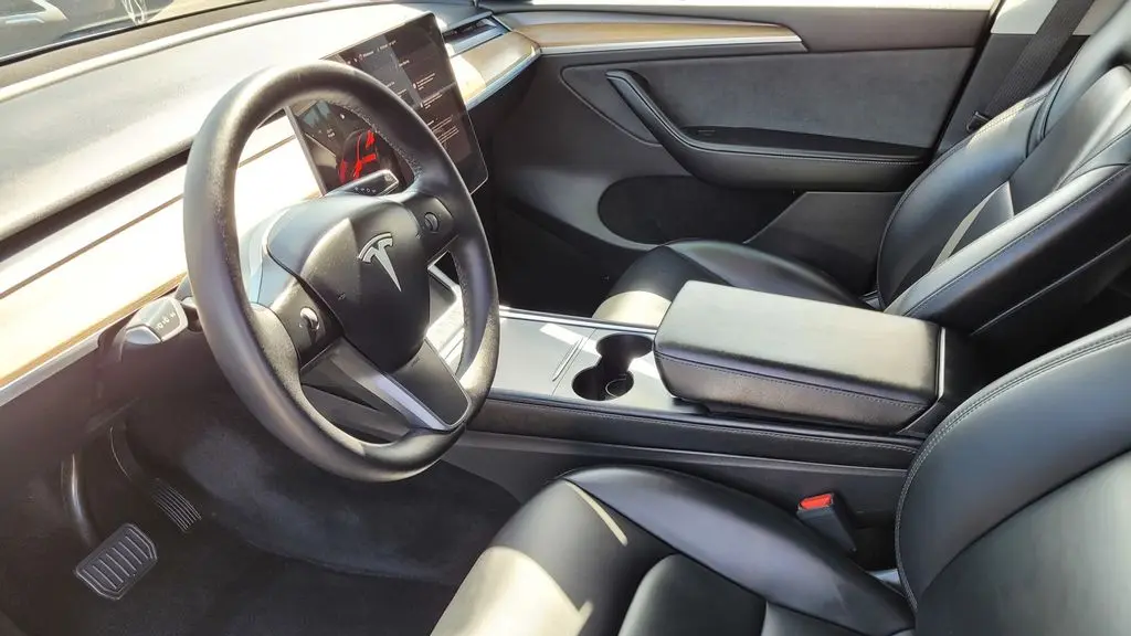 2023 Tesla Model Y Base