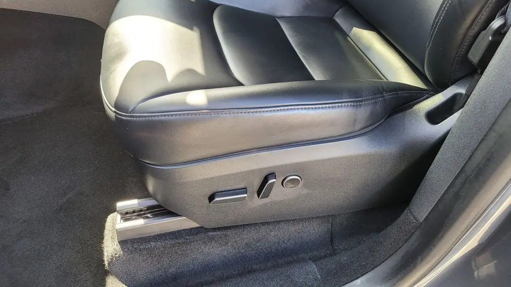 2023 Tesla Model Y Base