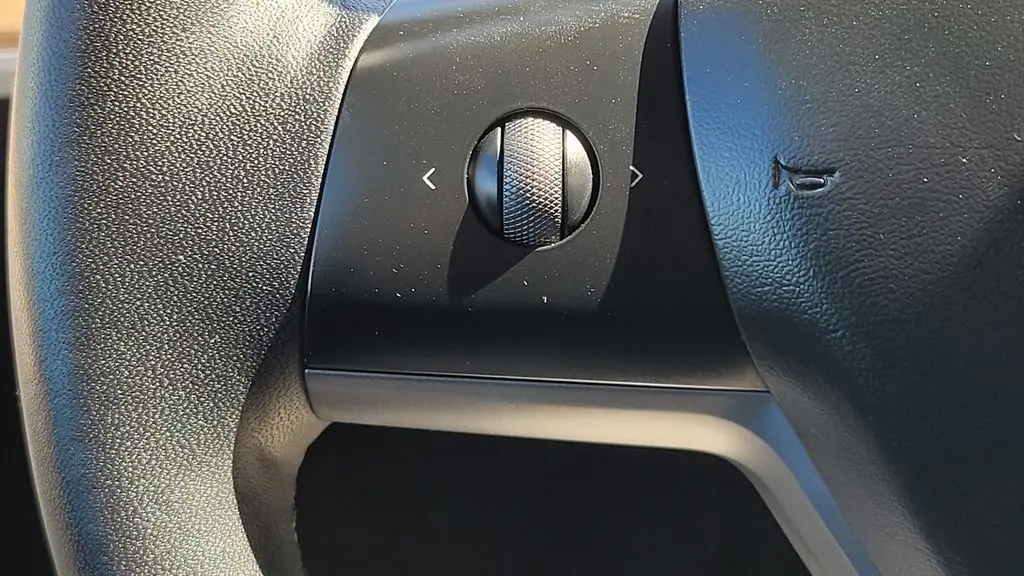 2023 Tesla Model Y Base