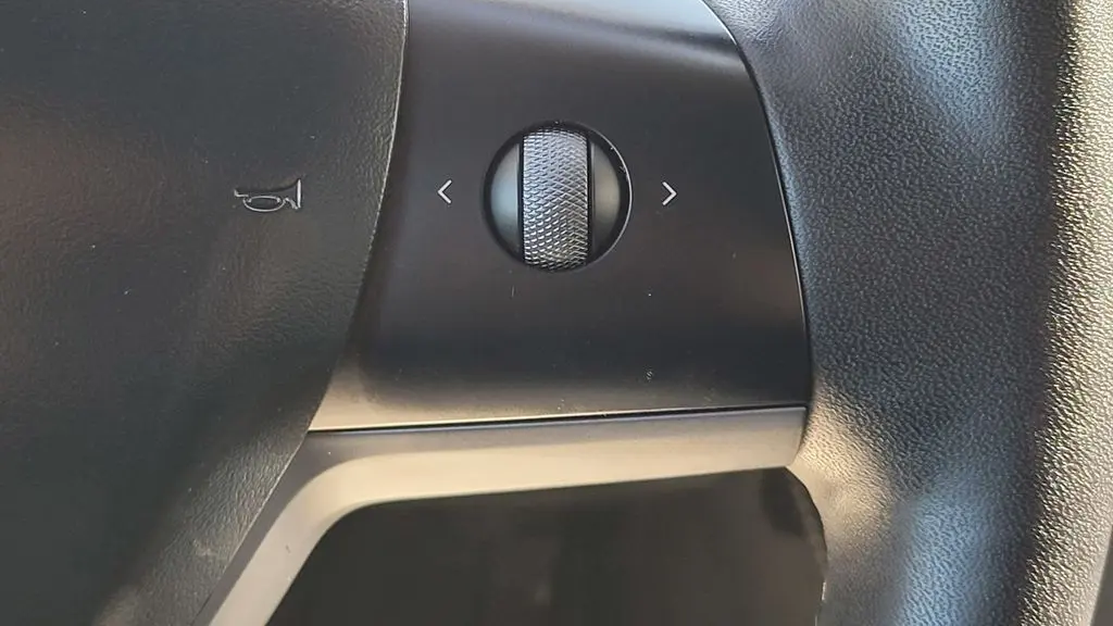 2023 Tesla Model Y Base