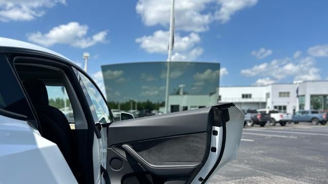 2023 Tesla Model Y Base