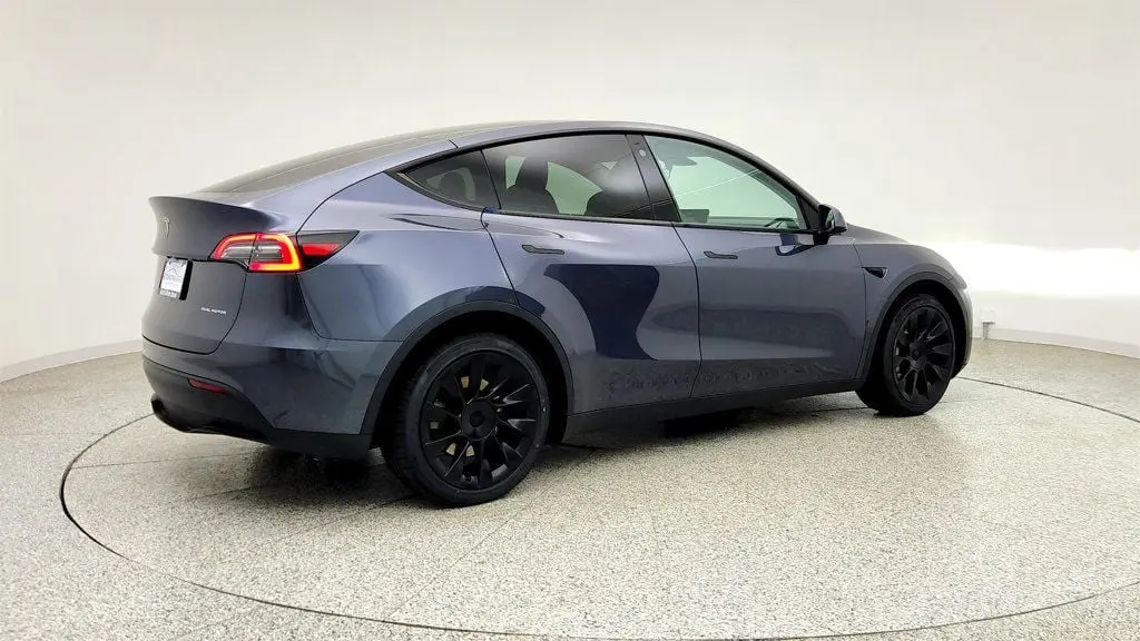 2023 Tesla Model Y Base