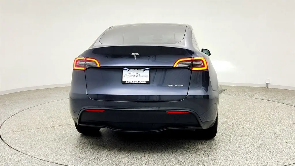 2023 Tesla Model Y Base