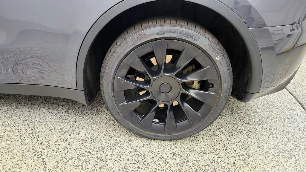 2023 Tesla Model Y Base