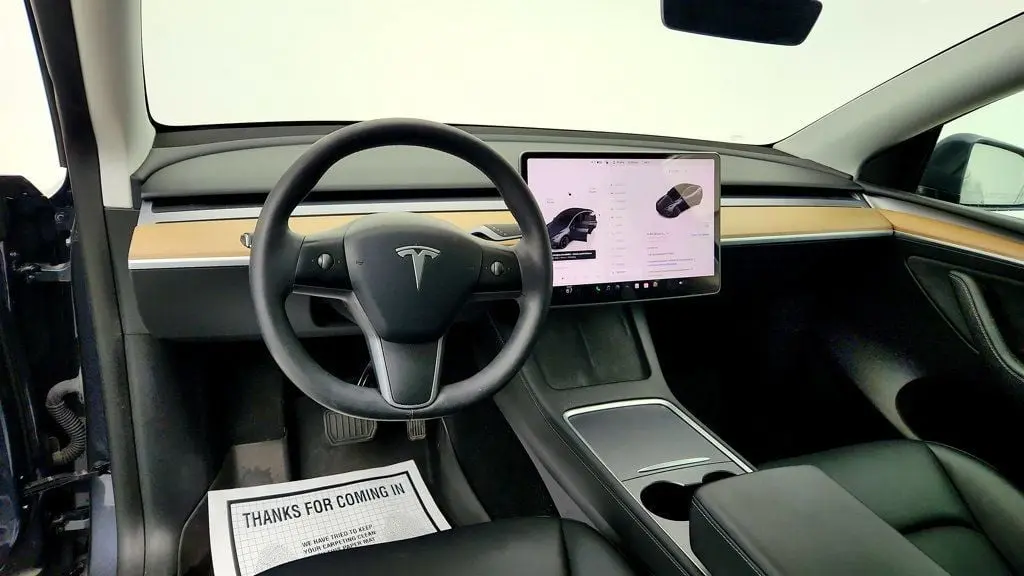 2023 Tesla Model Y Base
