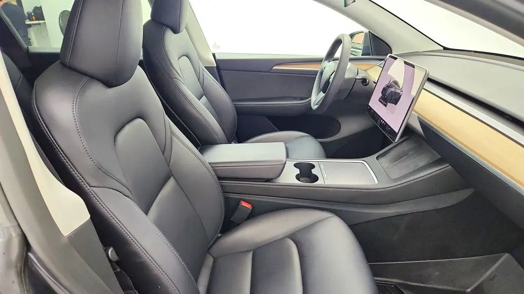 2023 Tesla Model Y Base