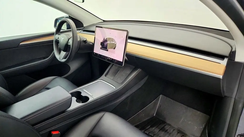 2023 Tesla Model Y Base