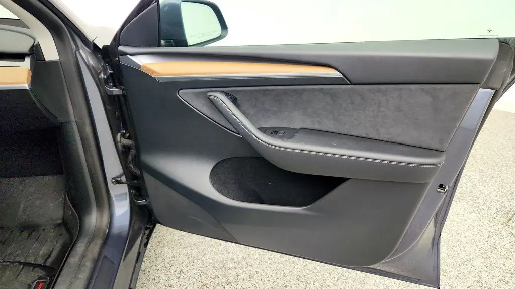 2023 Tesla Model Y Base