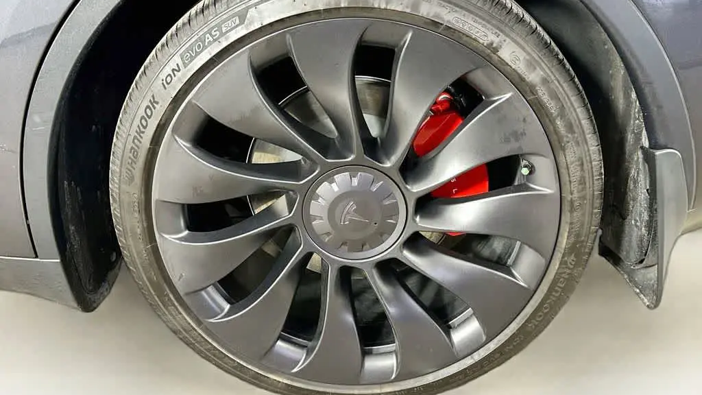 2025 Tesla Model Y Performance
