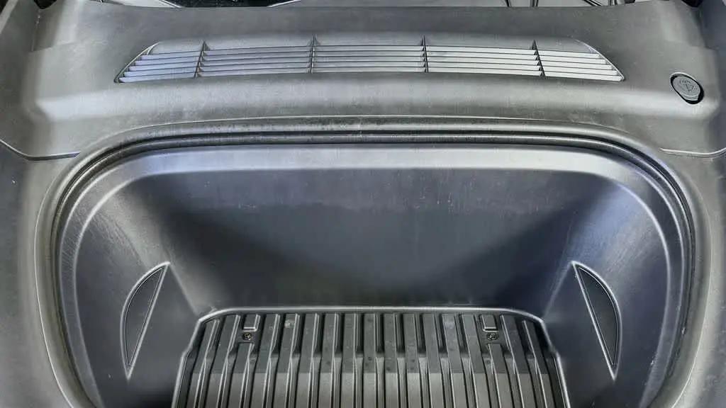 2025 Tesla Model Y Performance