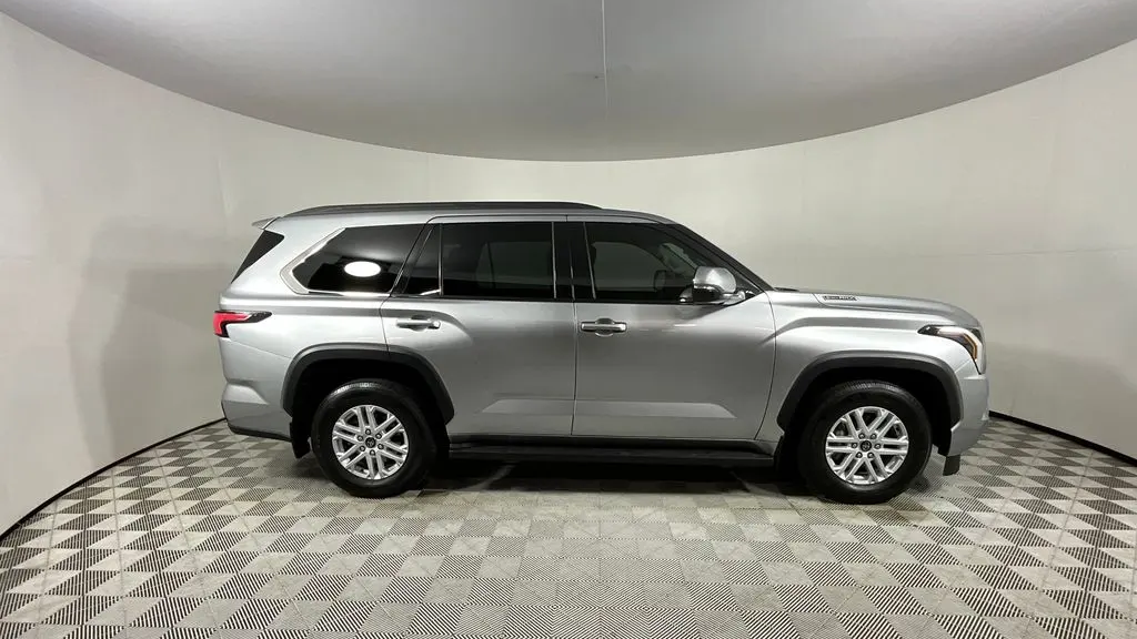 2023 Toyota Sequoia SR5