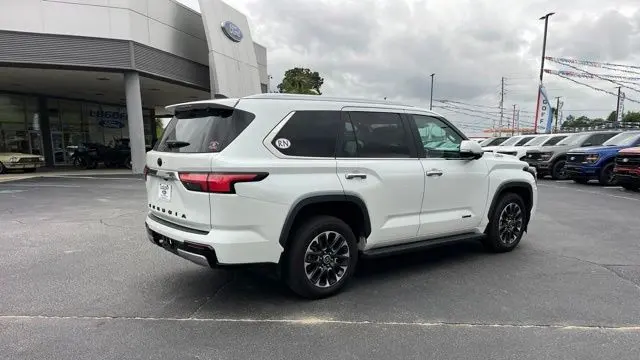 2024 Toyota Sequoia SR5