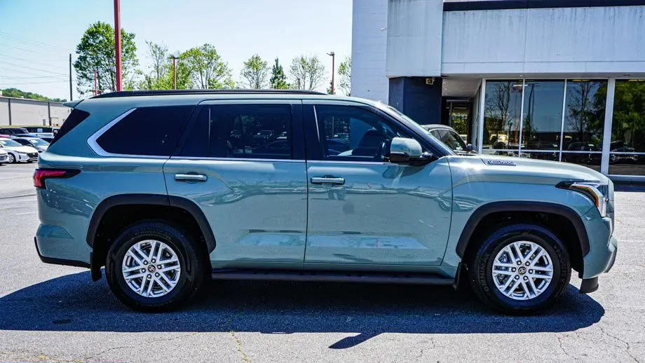 2024 Toyota Sequoia SR5