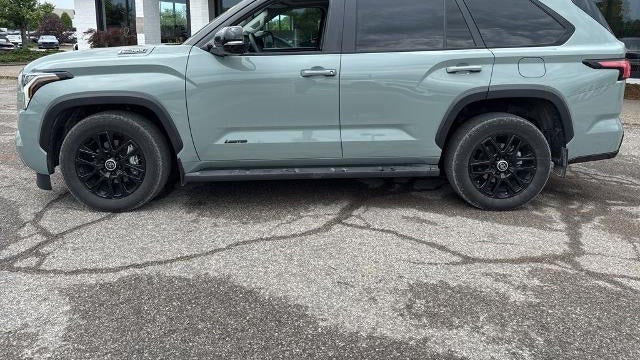 2024 Toyota Sequoia SR5