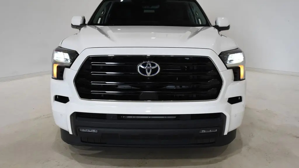 2023 Toyota Sequoia SR5
