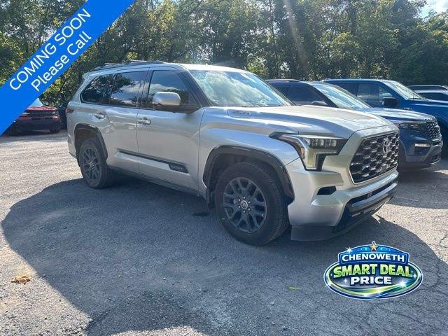 2023 Toyota Sequoia SR5 — photo 1 of 3