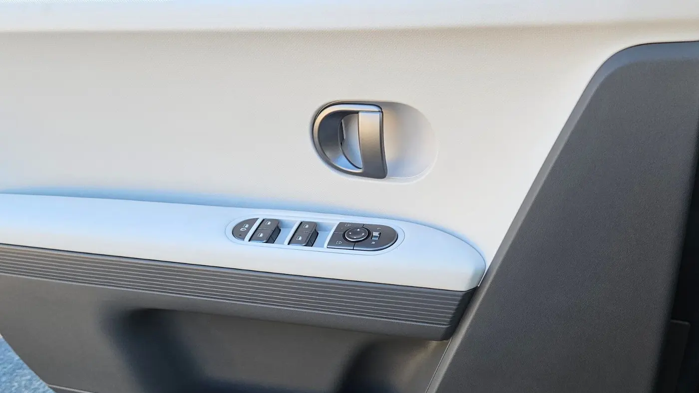 2026 Hyundai IONIQ 5 SE