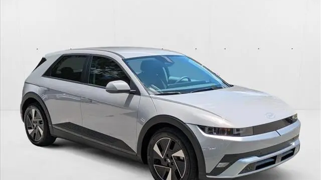 2025 Hyundai IONIQ 5 SE