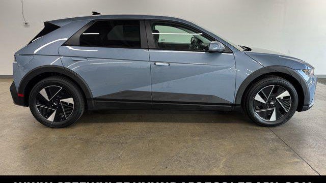 2025 Hyundai IONIQ 5 SE Standard Range
