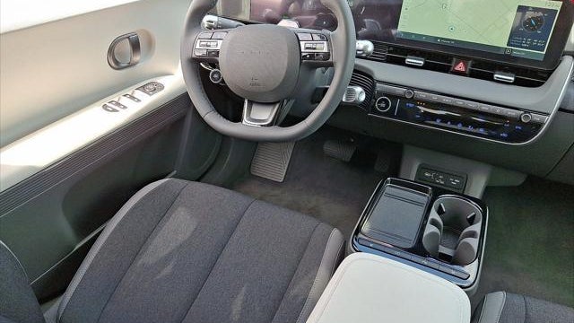 2025 Hyundai IONIQ 5 SE