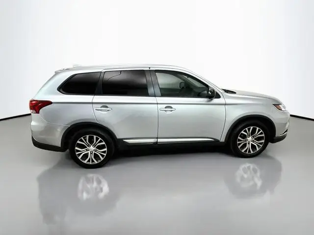 2017 Mitsubishi Outlander - $7,967