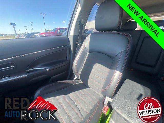 2024 Mitsubishi Outlander - $18,878