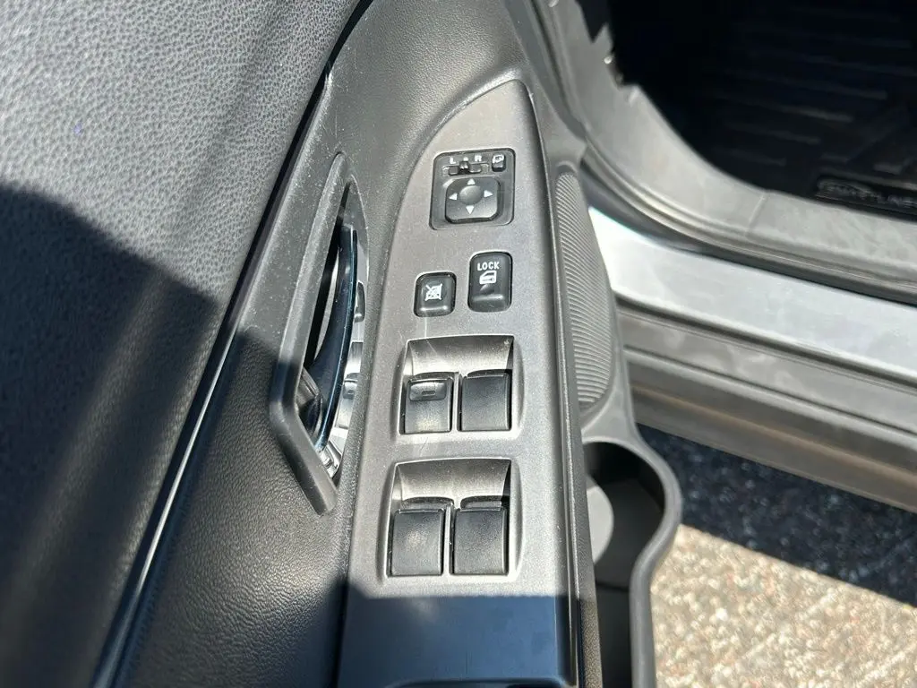 2021 Mitsubishi Outlander - $14,998