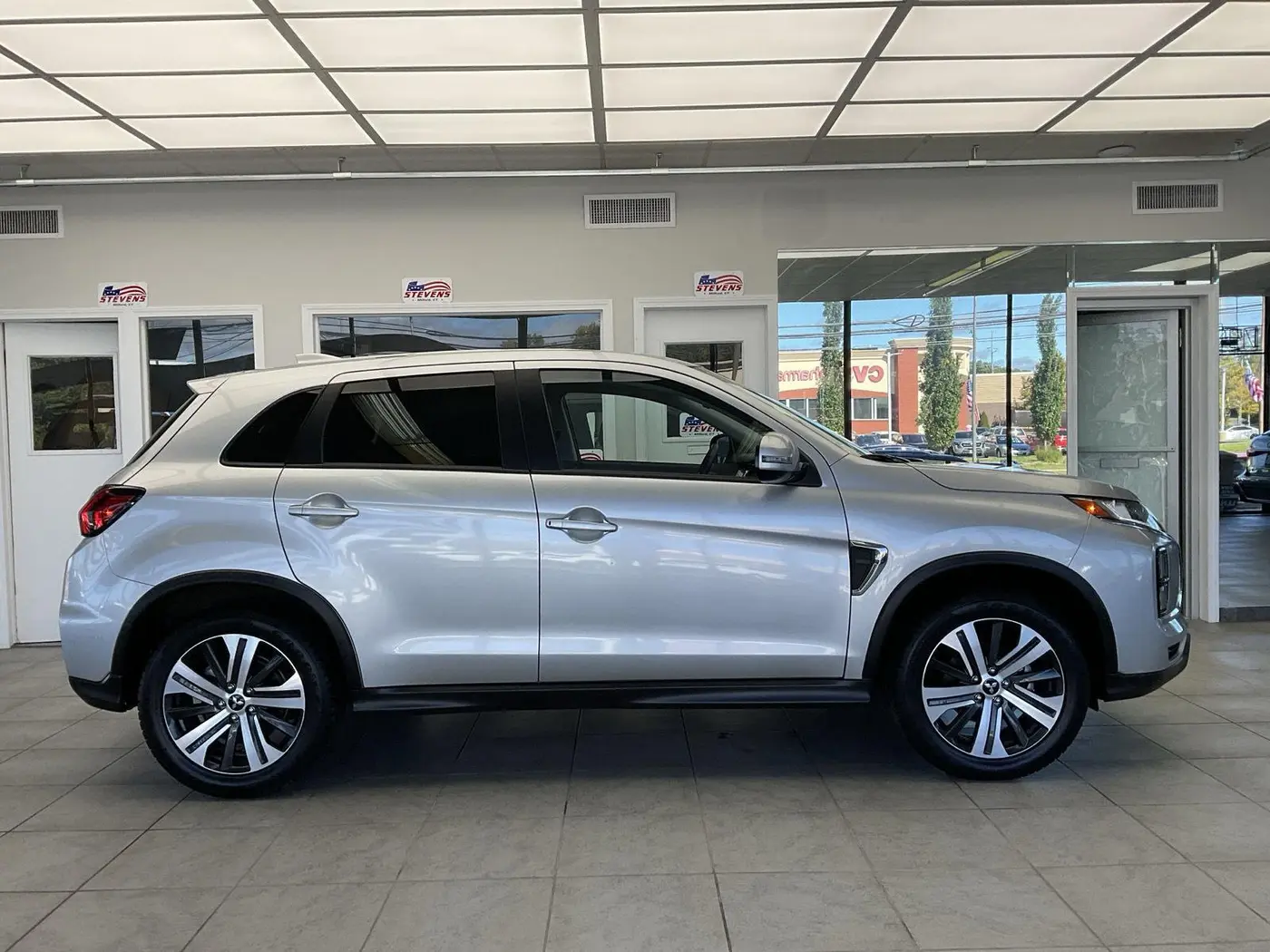 2025 Mitsubishi Outlander - $17,995