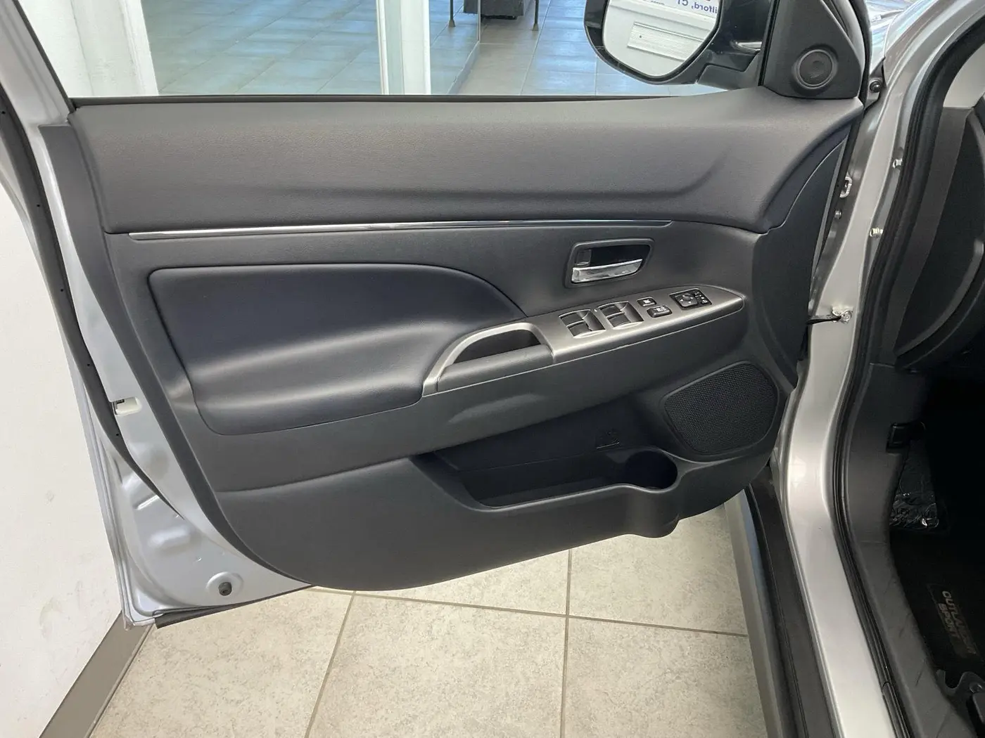 2025 Mitsubishi Outlander - $17,995