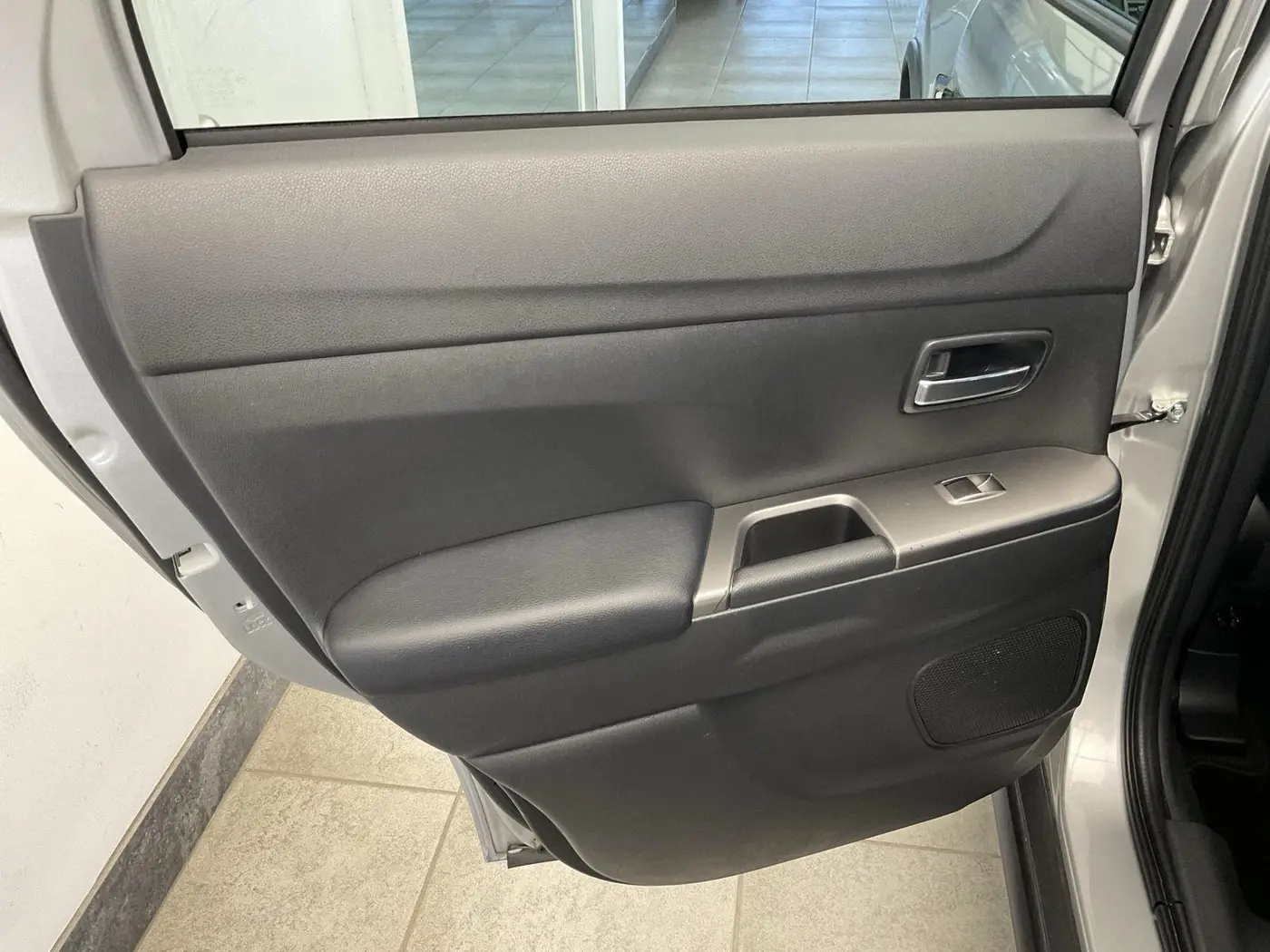 2025 Mitsubishi Outlander - $17,995