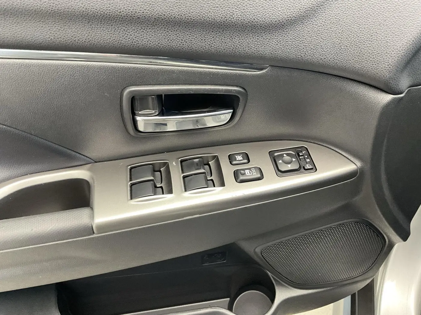 2025 Mitsubishi Outlander - $17,995