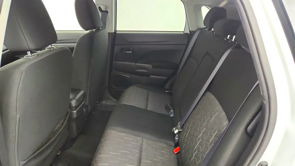 2024 Mitsubishi Outlander - $17,995