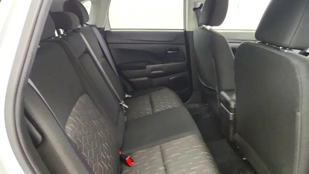 2024 Mitsubishi Outlander - $17,995