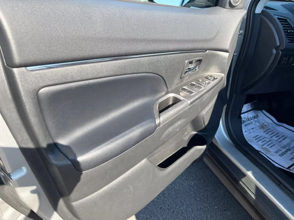 2025 Mitsubishi Outlander - $20,975
