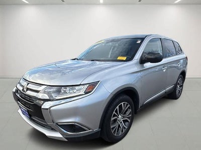 Photo of a 2018 Mitsubishi Outlander AWD SE 4DR SUV for sale