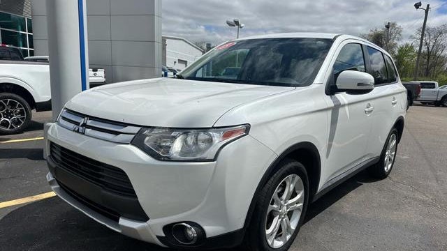 Preowned 2015 Mitsubishi Outlander SE for Sale