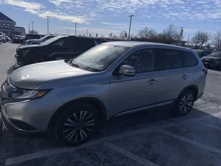 2020 Mitsubishi Outlander with Alloy Silver Metallic Exterior