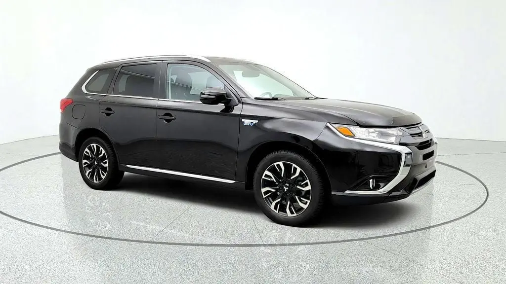 2018 Mitsubishi Outlander - $13,995