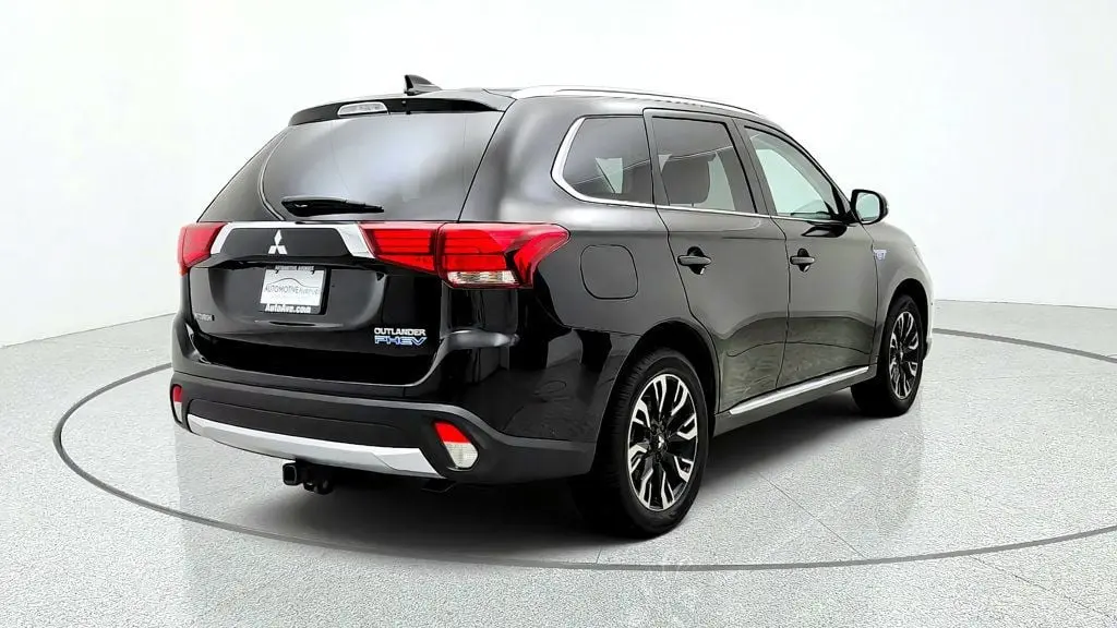 2018 Mitsubishi Outlander - $13,995
