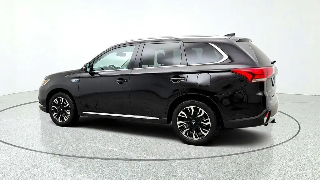 2018 Mitsubishi Outlander - $13,995