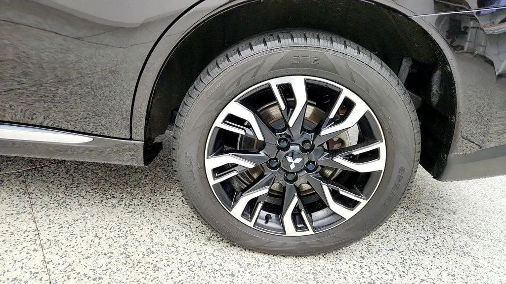 2018 Mitsubishi Outlander - $13,995