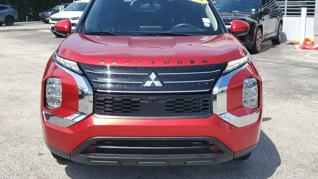 2023 Mitsubishi Outlander ES