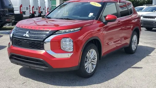 2023 Mitsubishi Outlander ES