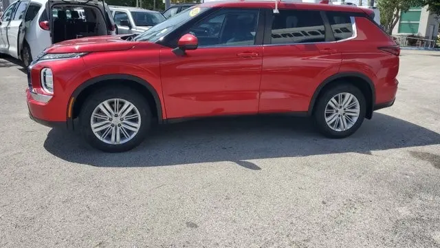 2023 Mitsubishi Outlander ES