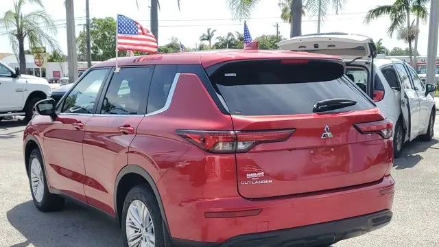 2023 Mitsubishi Outlander ES