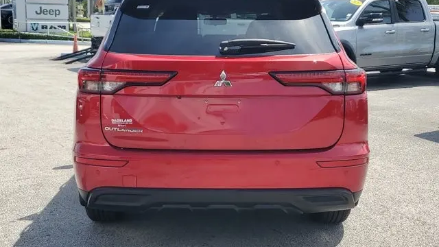 2023 Mitsubishi Outlander ES