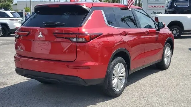 2023 Mitsubishi Outlander ES